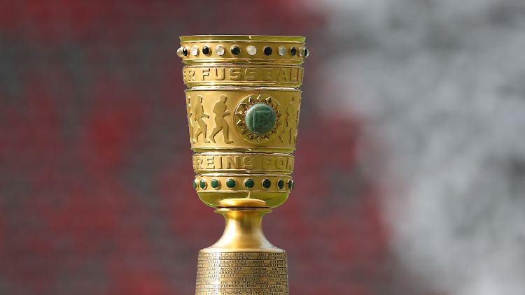 Objekt der Begierde - der DFB-Pokal.
