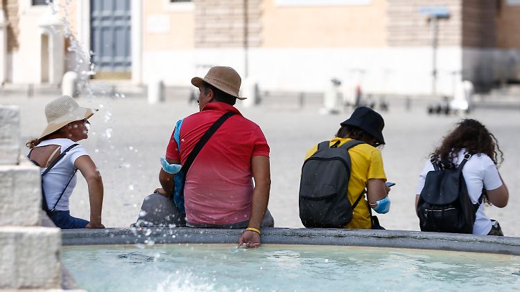 Urlaubsrückkehrer bringen vielfach in Italien das Virus mit.