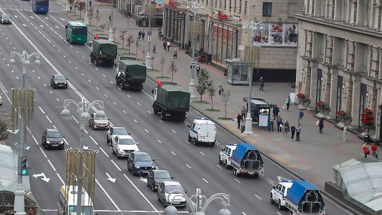 Die Sicherheitskräfte rüsten sich bereits seit dem Morgen für die Proteste in der belarussischen Hauptstadt Minsk.