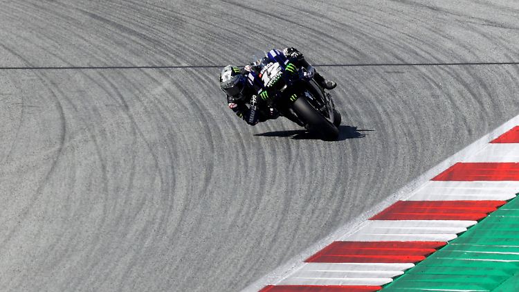 Vinales rettete sich mit einem Sprung vom Motorrad vor dem Einschlag in die Streckenbegrenzung.