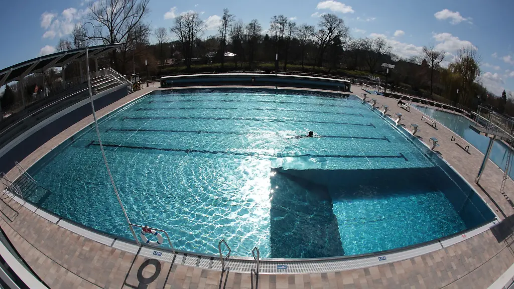 Das-Schwimmbecken-im-Sportbad-am-Klietz-in-Quedlinburg-ist-beheizt