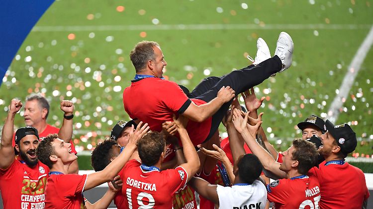 Der FC Bayern gewinnt die Champions League - Cheftrainer Hansi Flick bewies ein Näschen mit einem Wechsel vor dem Spiel.