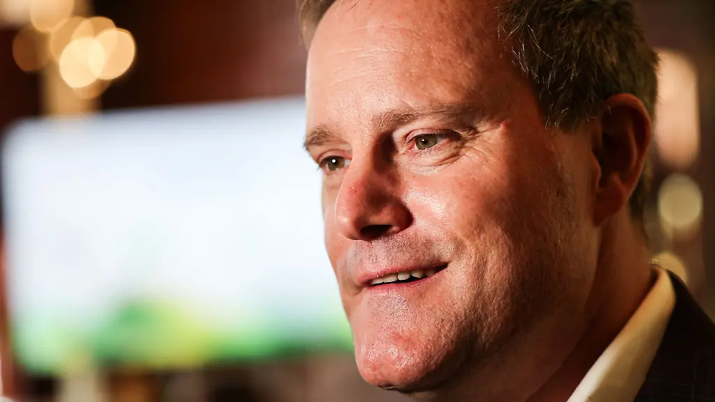 Pauli-Praesident-Oke-Goettlich-freut-sich-ueber-Rieseninteresse-an-Genossenschaft