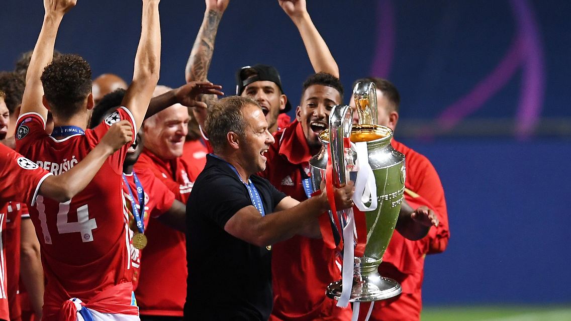 Im Finale in Lissabon gewannen die Münchner mit ihrem Trainer Hansi Flick das Triple durch ein 1:0 über Paris Saint-Germain ...