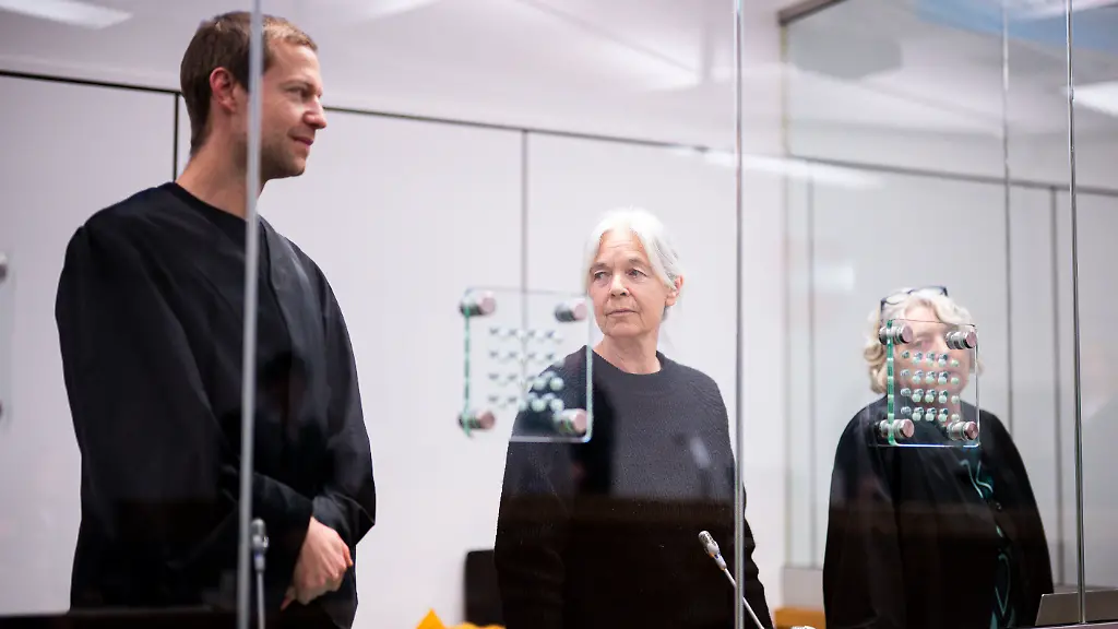 c1e4af8592405102e5b8636e0f689e8d