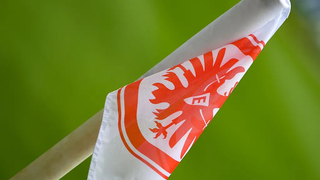 Eintracht-Frankfurts-Abwehrspielerin-Jella-Veit-hat-sich-am-Knie-verletzt