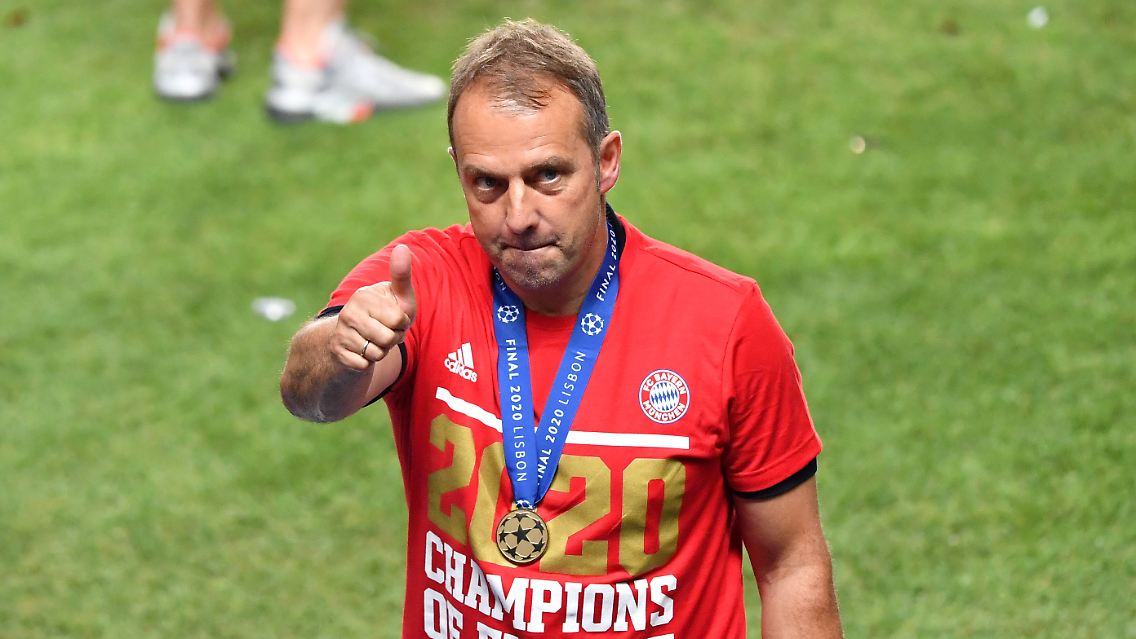 ... und Hansi Flick, der von der Interims- über die Kurzzeit- zur Übergangslösung und schließlich spät zum Cheftrainer befördert worden war, darf am 23.8.20 mit einem 1:0 gegen PSG den ganz großen Triumph bejubeln.