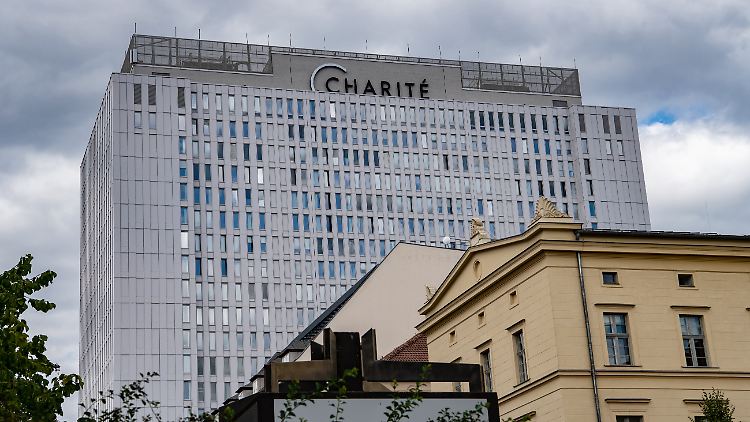 Nawalny wird in der Berliner Charité behandelt.