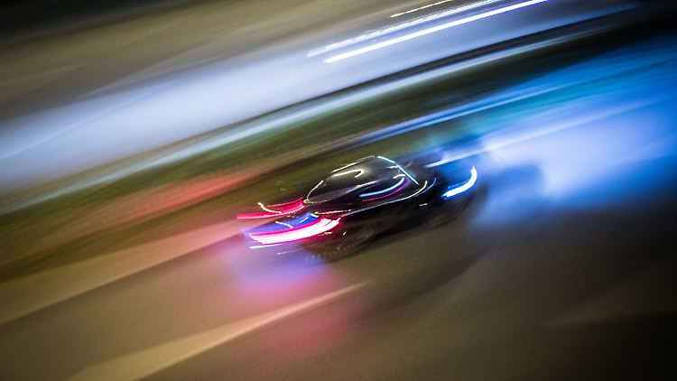 Unter illegalen Rennen sind Fahrten mit Autos, Motorrädern oder andern Kraftfahrzeugen im öffentlichen Straßenverkehr zu verstehen, zu denen weder Stadt oder Gemeinde die Erlaubnis erteilt haben.