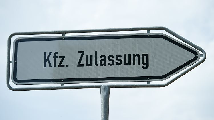 Bis zu sechs Wochen warten Käufer derzeit auf eine Kfz-Zulassung.