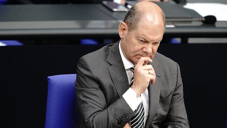 Bundesfinanzminister Scholz muss wegen der Corona-Krise auf ein riesiges Staatsdefizit schauen.