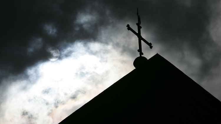 Der sexuelle Missbrauch in der katholischen Kirche hat laut einer neuen Befragung offenbar auch in vielen Ordensgemeinschaften stattgefunden.