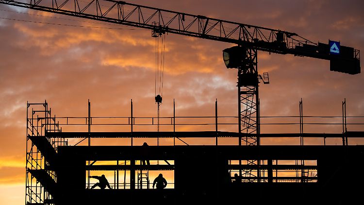 Investoren suchen angesichts heftig schwankender Börsen Sicherheit in Immobilien.