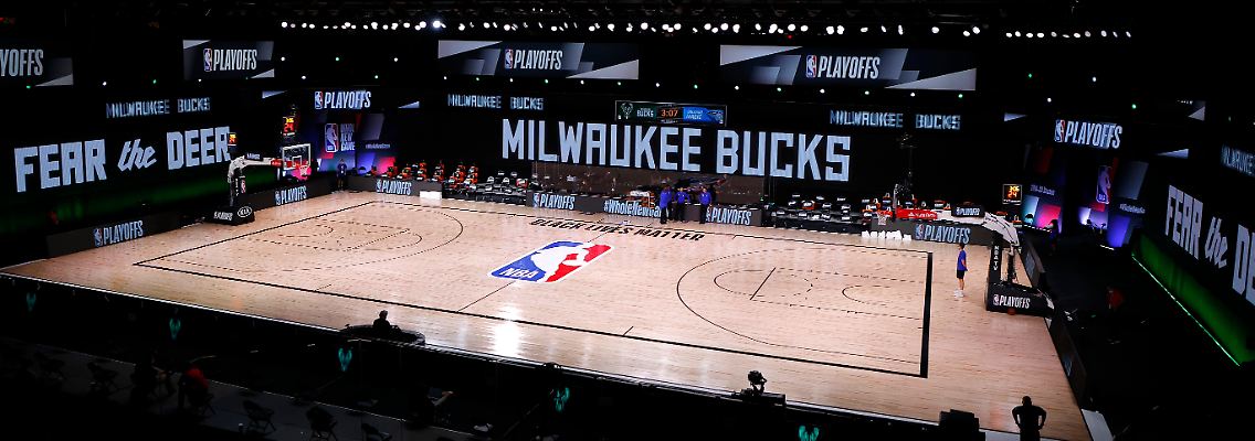 2020-08-26T201444Z_1234902194_NOCID_RTRMADP_3_NBA-PLAYOFFS-ORLANDO-MAGIC-AT-MILWAUKEE-BUCKS.JPG