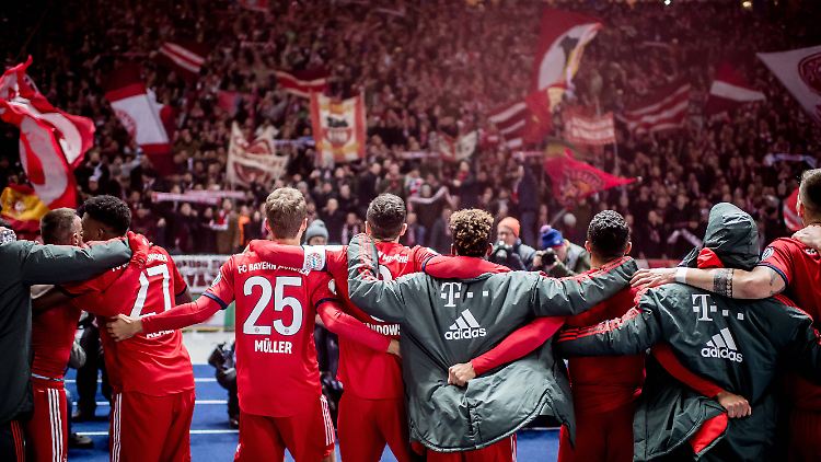 Endlich wieder mit vielen Fans jubeln? Für die Bayern-Profis könnte das bald wahr werden.
