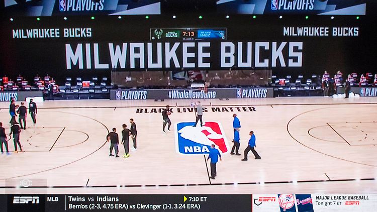 Die Spieler der Orlando Magic warteten vergeblich auf ihren Gegner: Die Milwaukee Bucks schoben eine Protestwelle im US-Sport an.