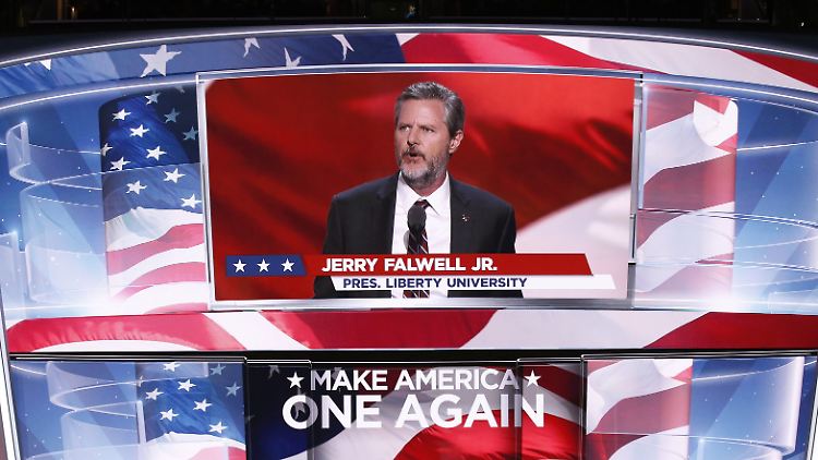 Jerry Falwell trat 2016 beim Nominierungsparteitag der Republikaner auf und warb für Donald Trump.