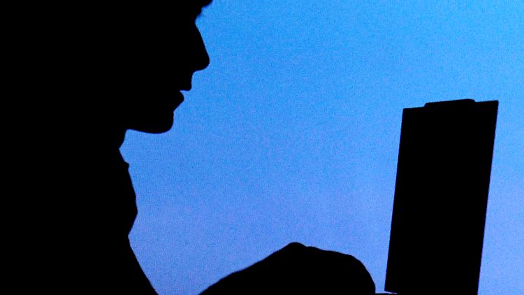 In einem sozialen Netzwerk postete der Schüler seltsame Nachrichten.