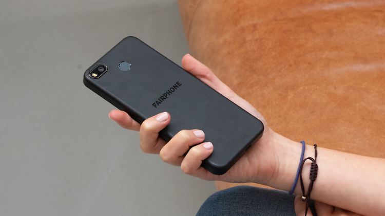 Das Fairphone 3+ ist recht klobig, aber stabil. Und wenn etwas kaputtgeht, kann man die Komponente meistens unkompliziert austauschen.