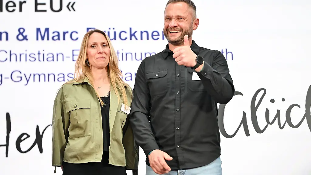 Tina-Bergen-und-Marc-Brueckner-vom-Gymnasium-Christian-Ernestinum-Bayreuth-wurden-ausgezeichnet