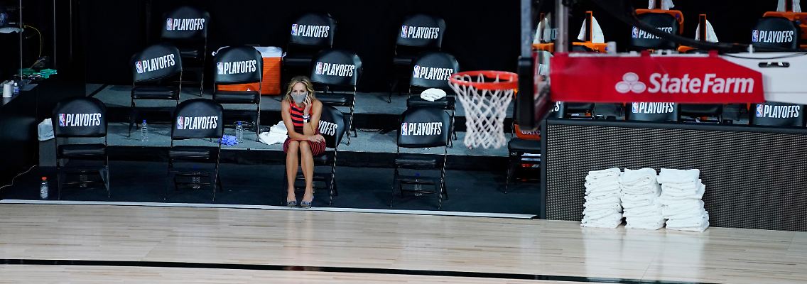 2020-08-26T214042Z_1496650463_NOCID_RTRMADP_3_NBA-PLAYOFFS-ORLANDO-MAGIC-AT-MILWAUKEE-BUCKS.JPG