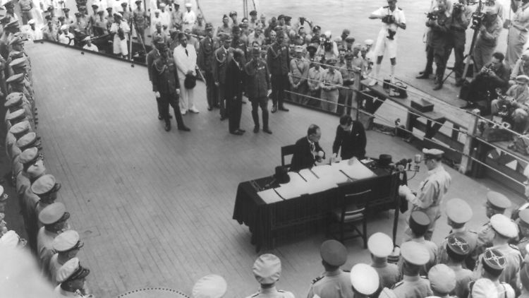 Am 2. September 1945 unterschrieb Japan die Kapitulationsurkunde auf einem US-Kriegsschiff. Am 15. August bereits hatte Kaiser Hirohito die Kapitulation verkündet - damit endete auch die seit 1910 bestehende japanische Besatzung Koreas.