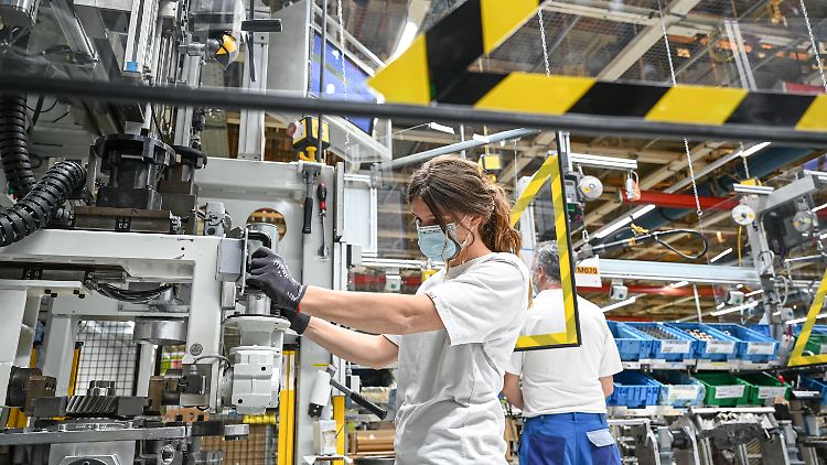 Der Automobilzulieferer ZF hat sich mit der IG Metall bereits auf eine Vier-Tage-Woche geeinigt.