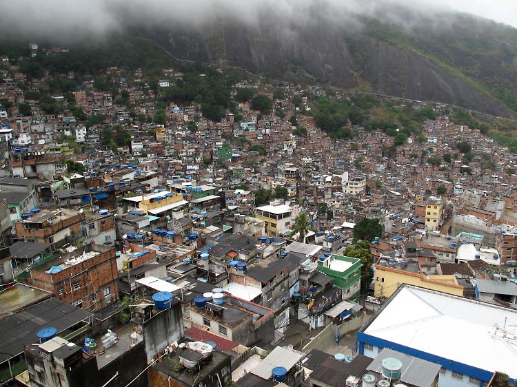Ein Meer aus Backstein: Touristen wären ohne Führer in dem Labyrinth der Favelas verloren.