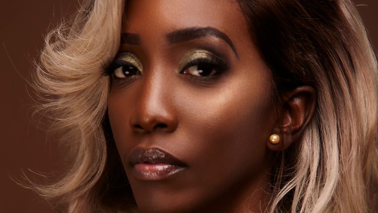Yvonne Okwara sollte mehr Make-up auftragen.