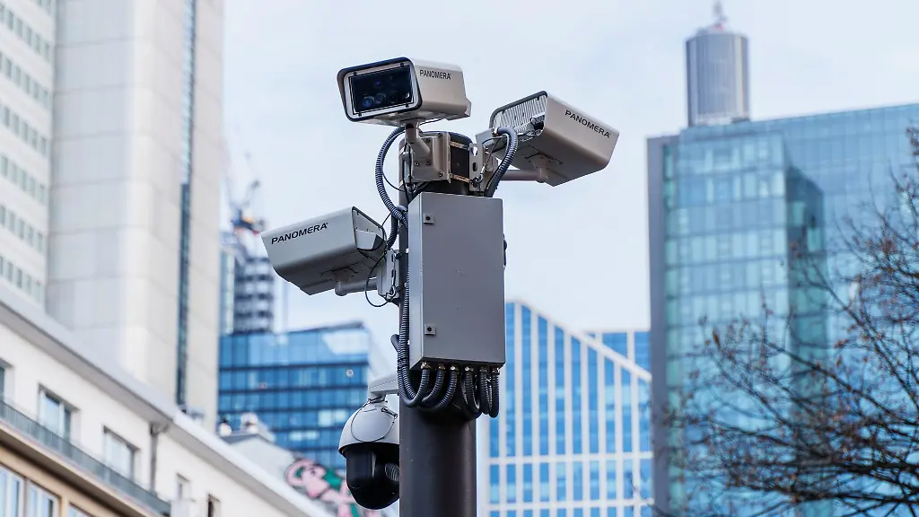 Eine-KI-soll-demnaechst-in-Frankfurt-Kamerabilder-auswerten