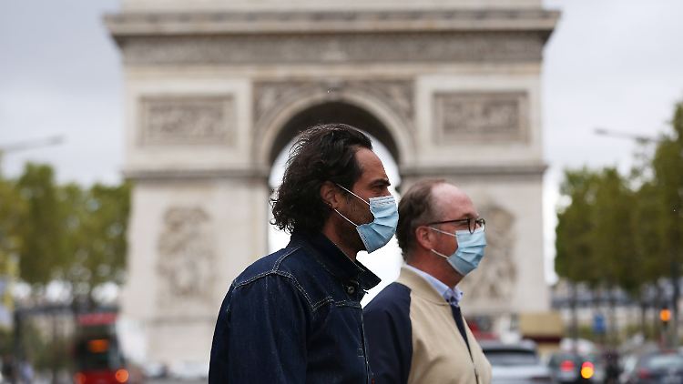 Wegen der vielen Neuinfektionen gilt in Paris die Maskenpflicht im gesamten Stadtgebiet - auch im Freien.