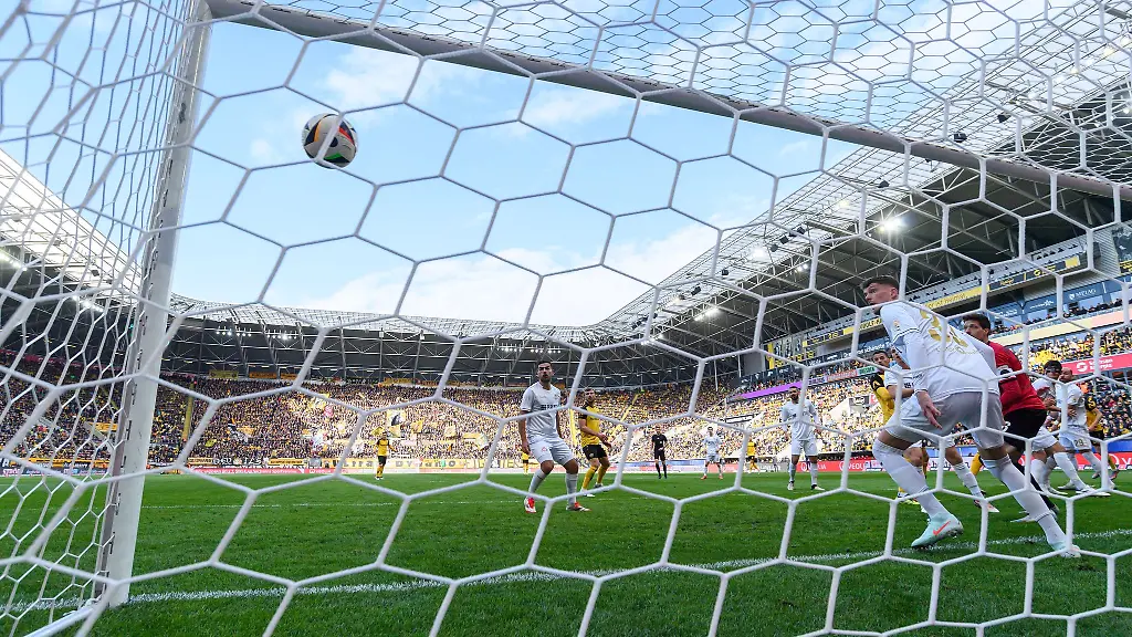 Moritz-Flothos-Klaerungsversuch-nach-einer-Dresdner-Ecke-landet-im-eigenen-Tor