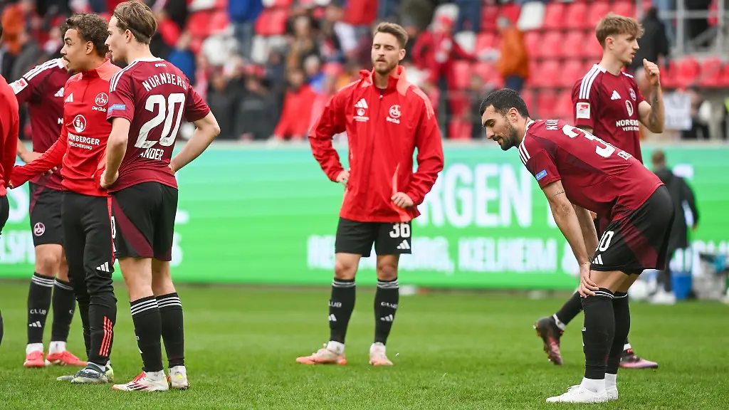 Der-1-FC-Nuernberg-war-nach-der-Niederlage-in-Regensburg-enttaeuscht