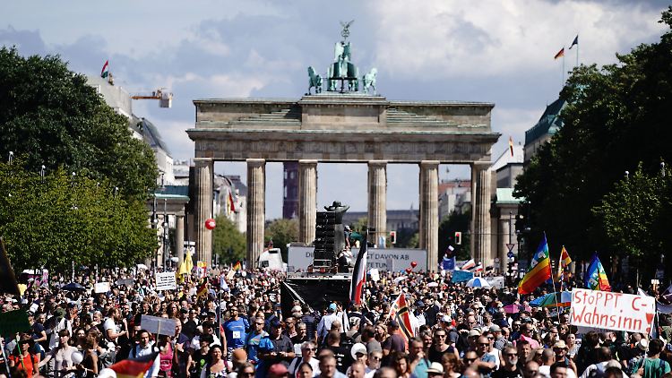 Corona-Protest am Brandenburger Tor.