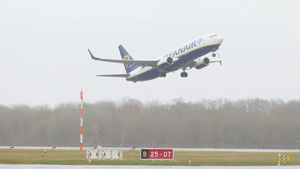 Laut-Flughafen-Homepage-startete-der-erste-Ryanair-Flieger-seit-zehn-Jahren-mit-einer-rund-eineinhalbstuendigen-Verspaetung