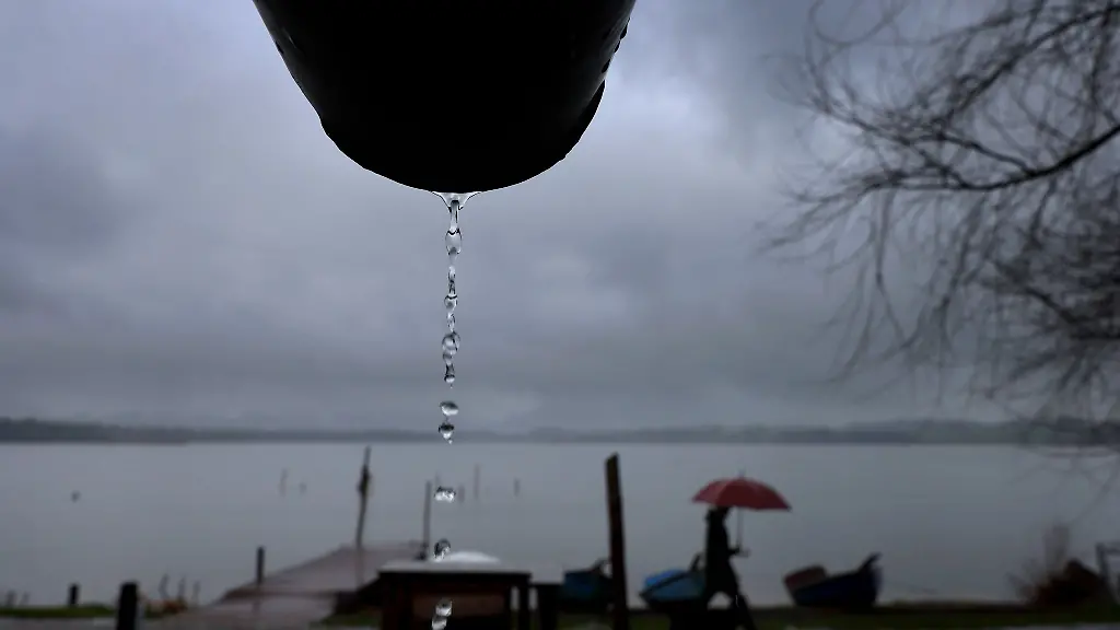 Vielerorts-muss-zum-Wochenstart-der-Regenschirm-ausgepackt-werden