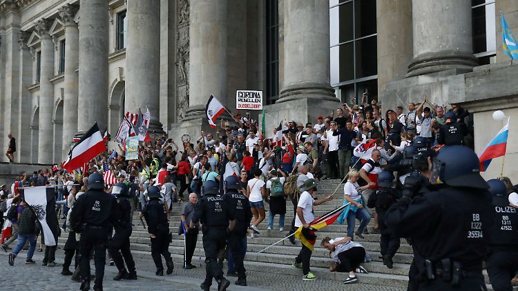 Der Zwischenfall am Reichstag dürfte so bald nicht vergessen werden.