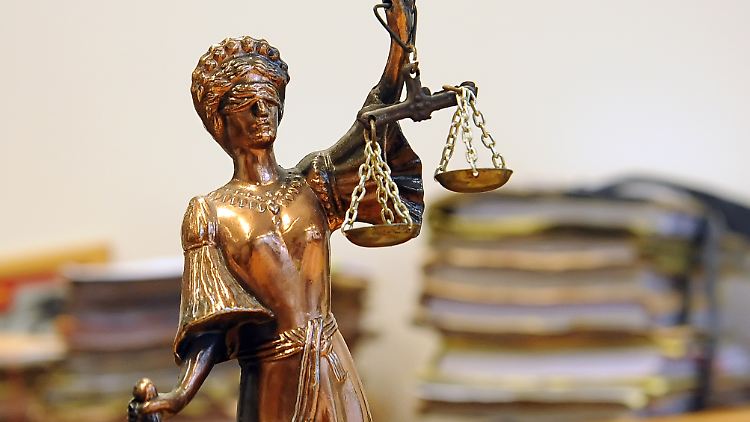 "Jetzt muss die Justiz ihre Arbeit unter Wahrung des Ermittlungsgeheimnisses machen", sagte Frankreichs Verteidigungsministerin Florence Parly.