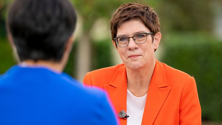 Kramp-Karrenbauer äußerte sich im ZDF - und scheint noch auf eine Frau als Nachfolgerin zu hoffen.