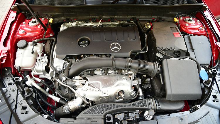 Der Vierzylinder mit seinen 224 PS treibt den Mercedes GLB 250 flott voran, ist aber auch kein Kostverächter.