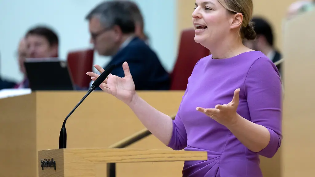 Katharina-Schulze-mischt-sich-mit-einem-eigenen-Vorschlag-in-die-Wehrpflicht-Debatte-ein