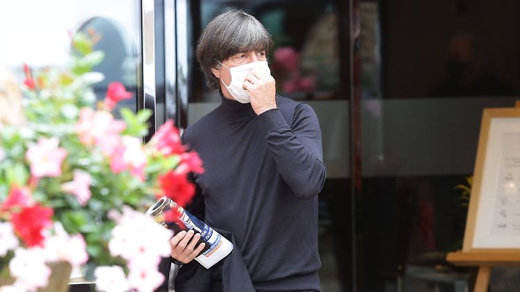Joachim Löw empfängt ein verändertes Team in Stuttgart.