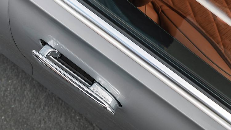 Die im Blech versinkenden Türgriffe sind ein Sonderposten der neuen Mercedes S-Klasse.