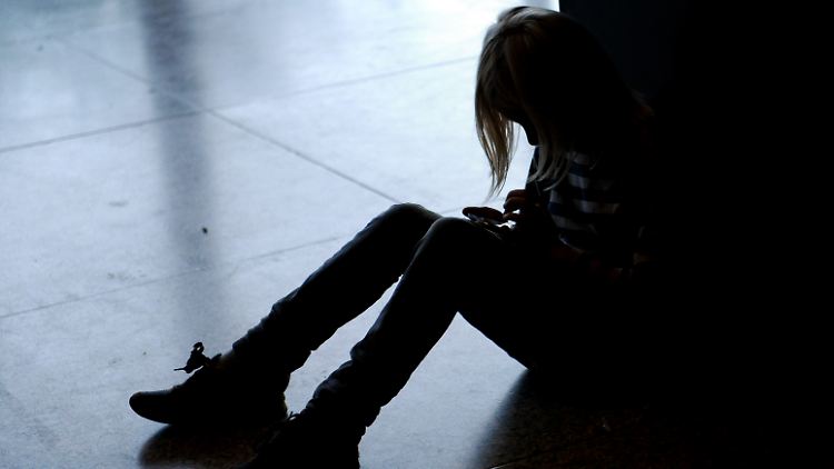 "Um das Unrecht der Taten klar zu beschreiben", spricht das Ministerium von "sexualisierter Gewalt gegen Kinder".