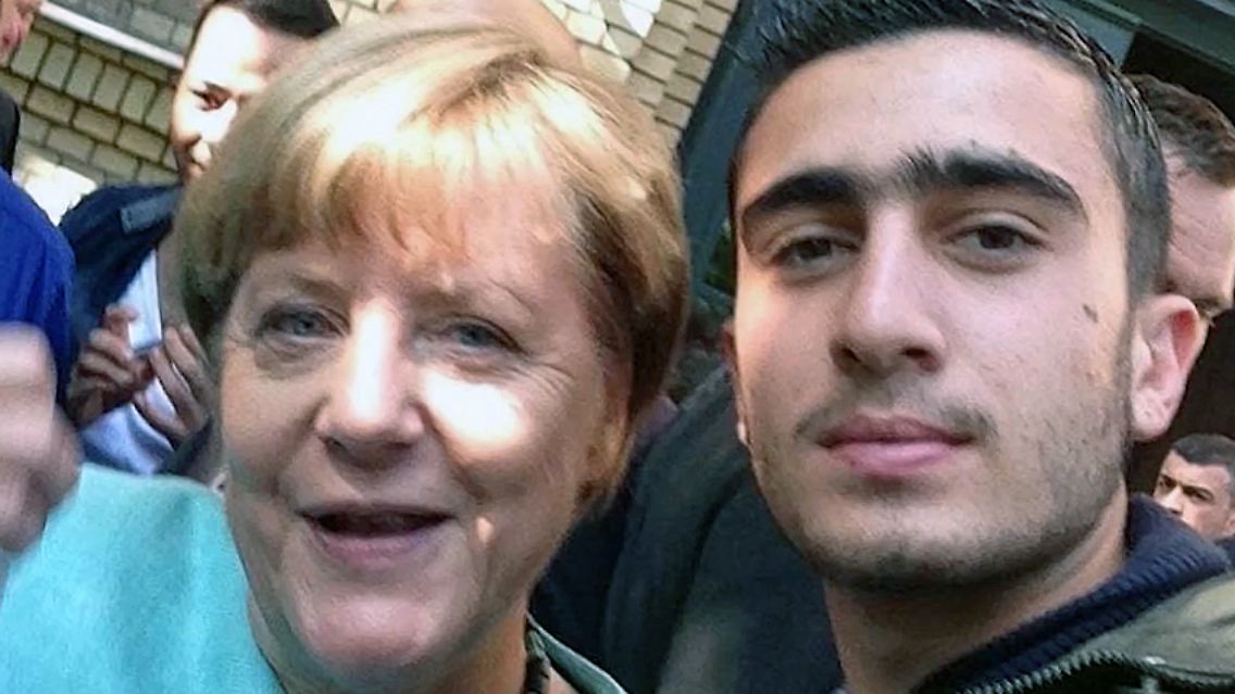 merkel-selfie.jpg