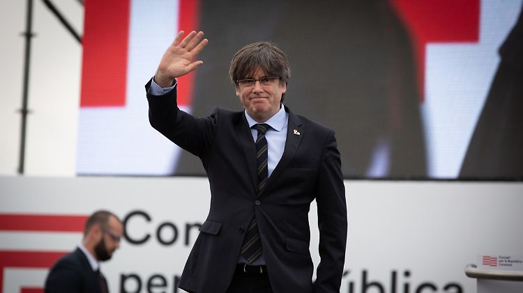 Carles Puigdemont genießt nicht mehr den Schutz der Immunität.