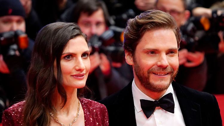 Seit 2016 ist Daniel Brühl mit Felicitas Rombold verheiratet.