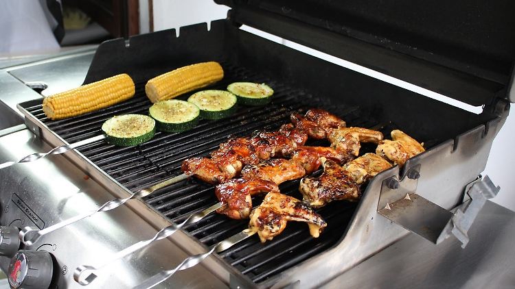 Grillspieße erleichtern auch das Grillen von Gemüse.