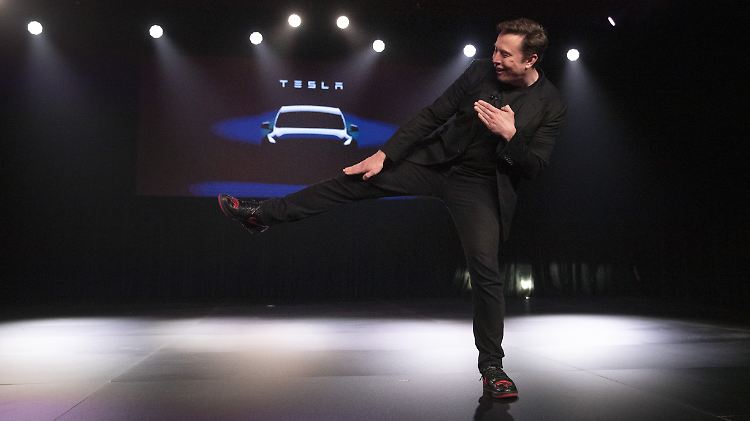 Elon Musk weiß: Ein bisschen Tesla täte auch den deutschen Autobauern gut.