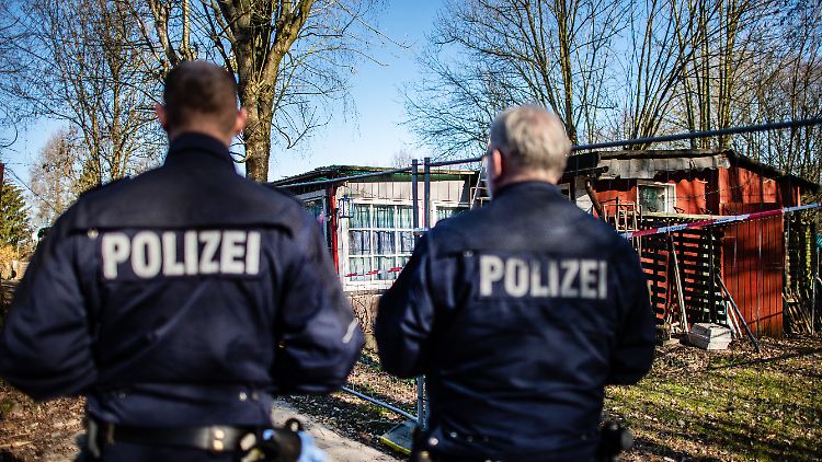 Im Missbrauchskomplex Bergisch Gladbach sollen die Ermittler auf Spuren gestoßen sein, die zu potenziell mehr als 30.000 Verdächtigen führen könnten. (Archivbild)